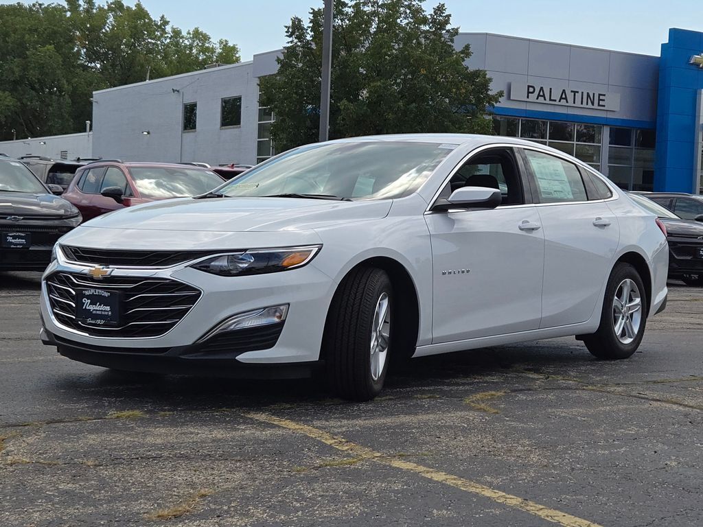 2025 Chevrolet Malibu LS photo 4