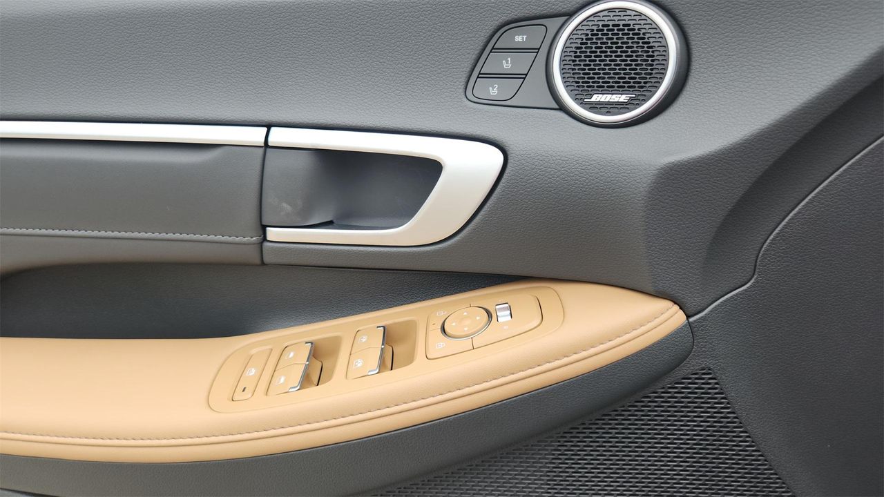 2025 Hyundai Sonata Hybrid Limited photo 16