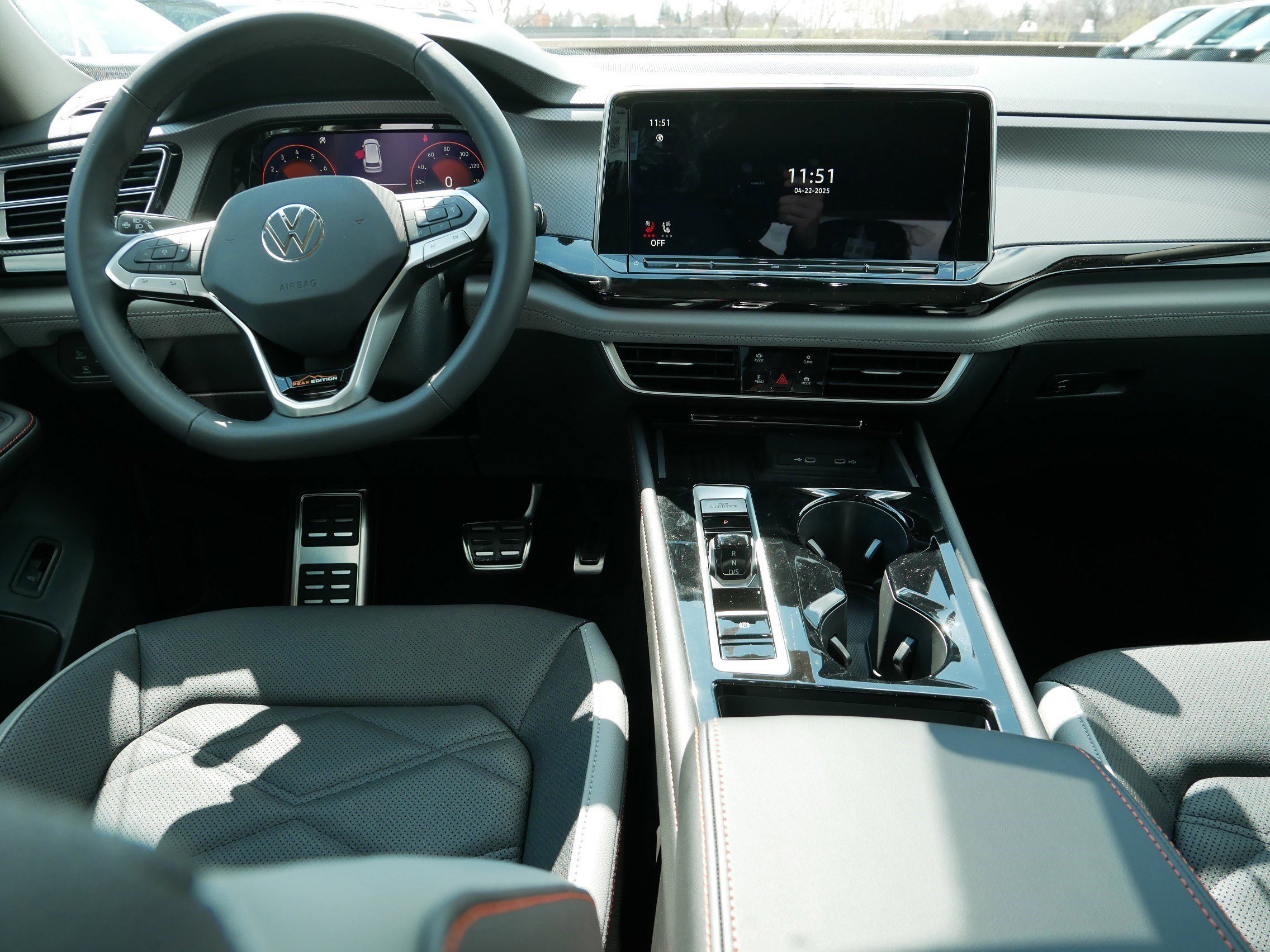 2025 Volkswagen Atlas Peak Edition SE photo 8
