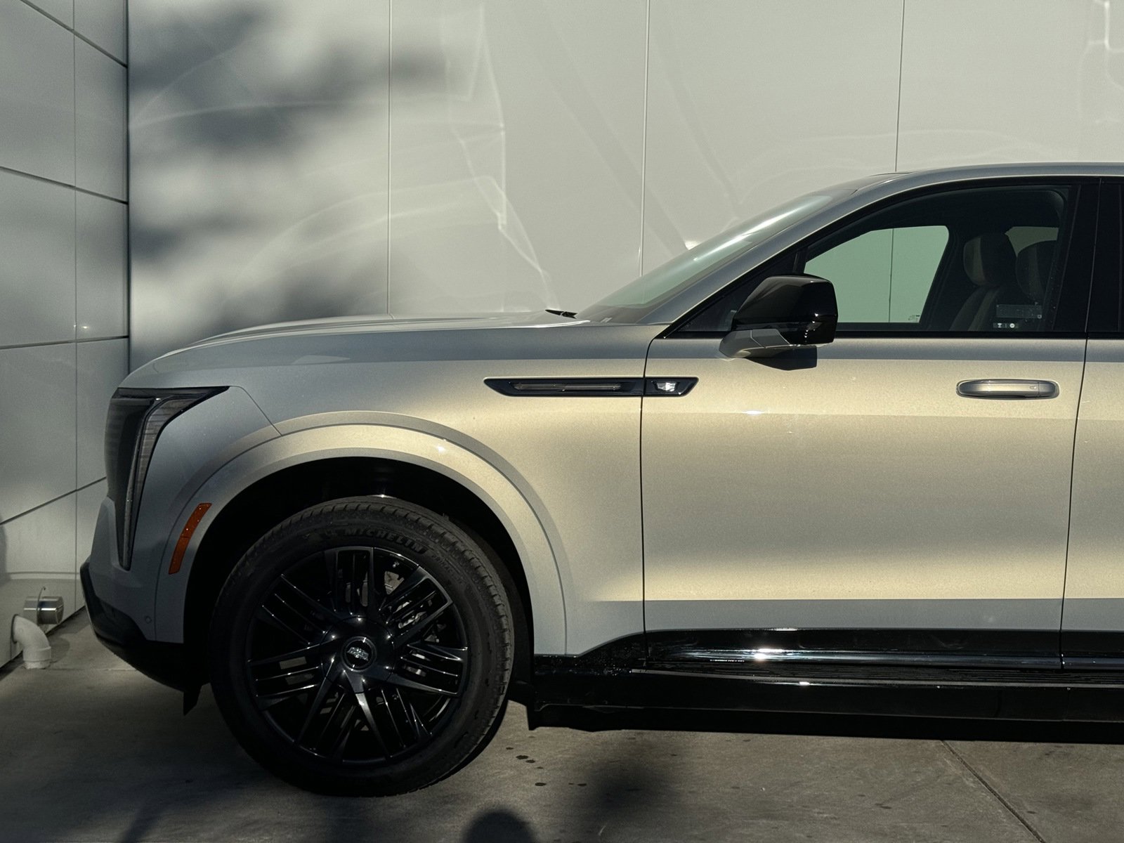 2025 Cadillac Escalade IQ Sport photo 4