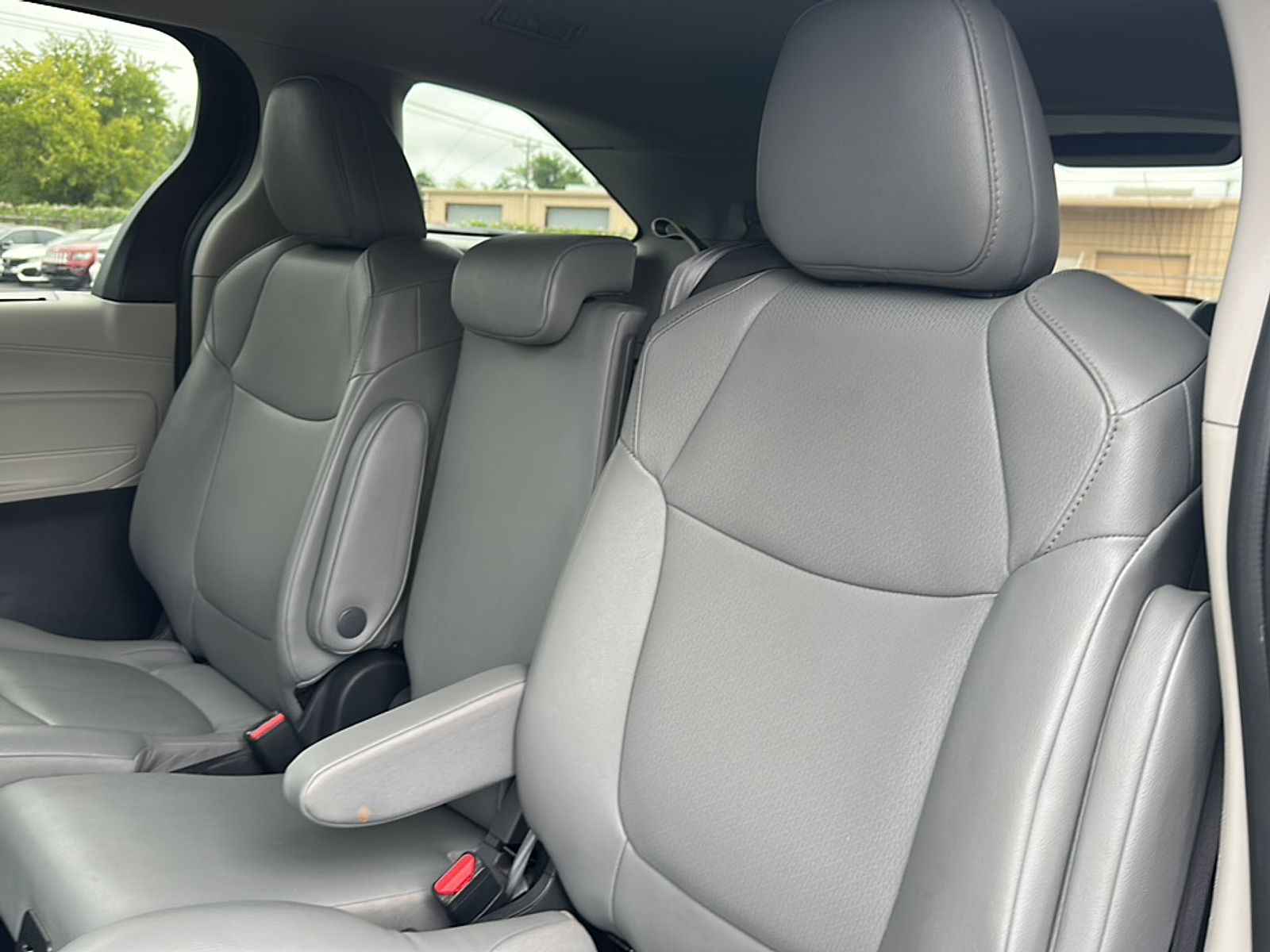 2024 Toyota Sienna XLE photo 11