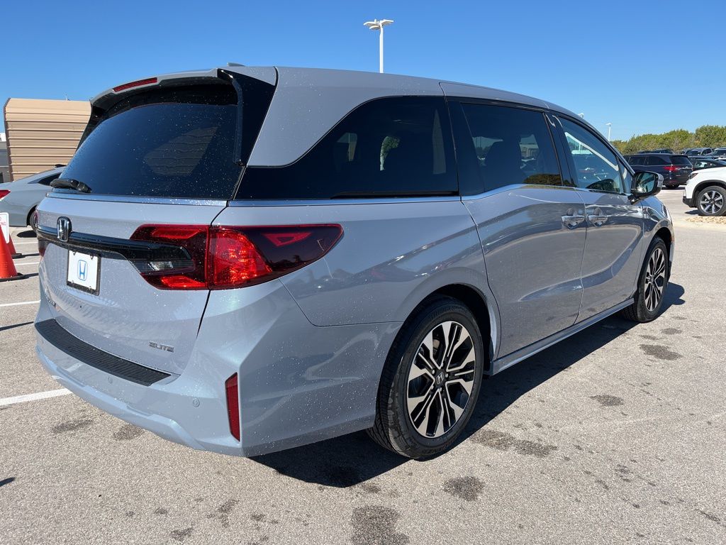 2026 Honda Odyssey Elite photo 2