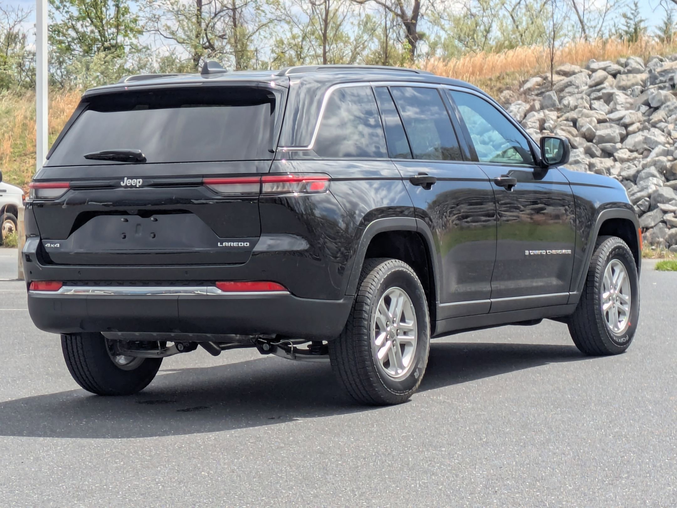 2025 Jeep Grand Cherokee Laredo photo 4
