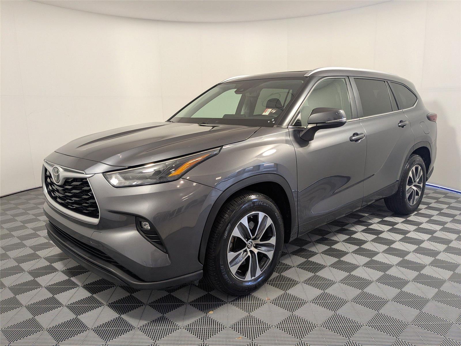2024 Toyota Highlander XLE's photo