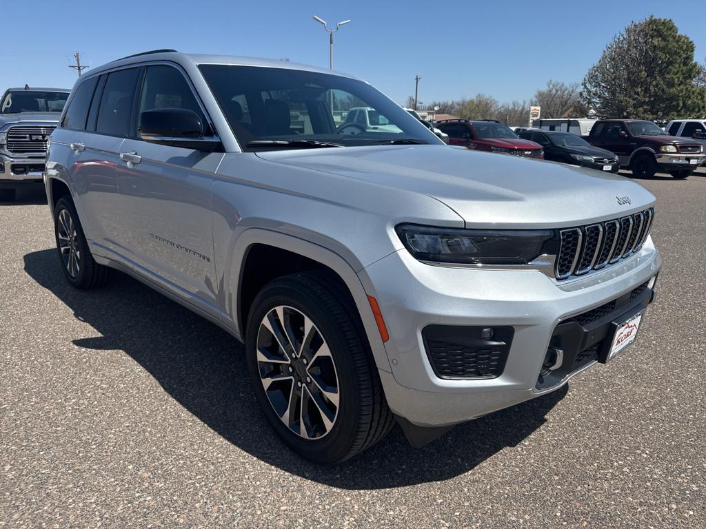 2025 Jeep Grand Cherokee Overland photo 4