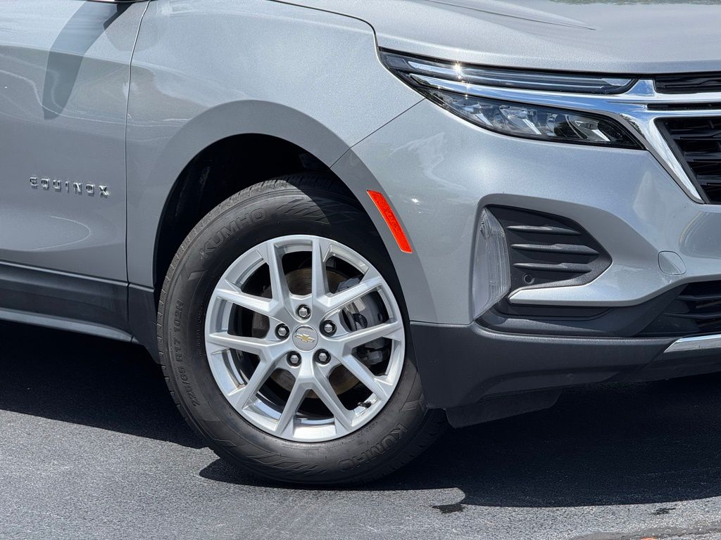 2024 Chevrolet Equinox LT photo 3