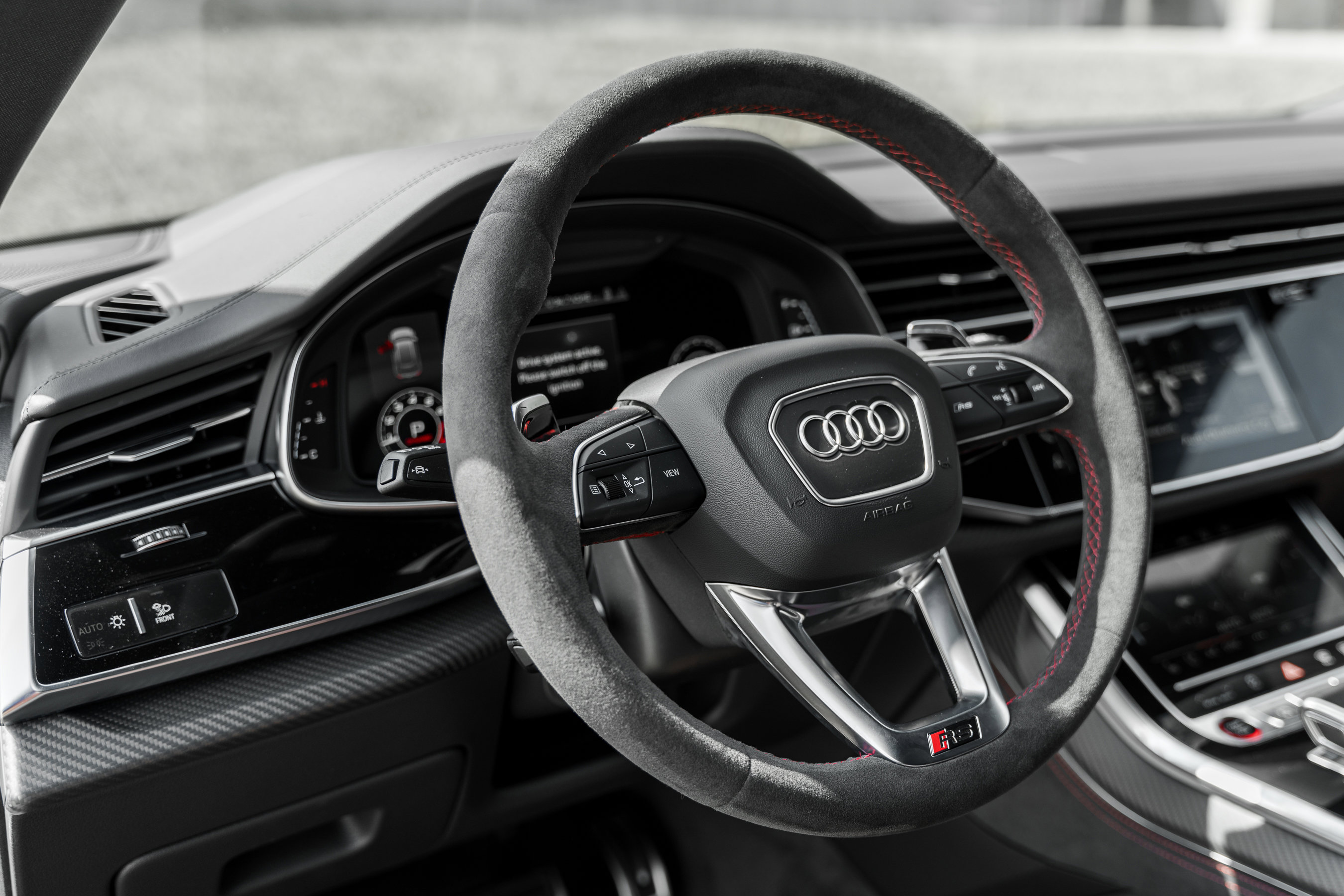 2025 Audi RS Q8 photo 10