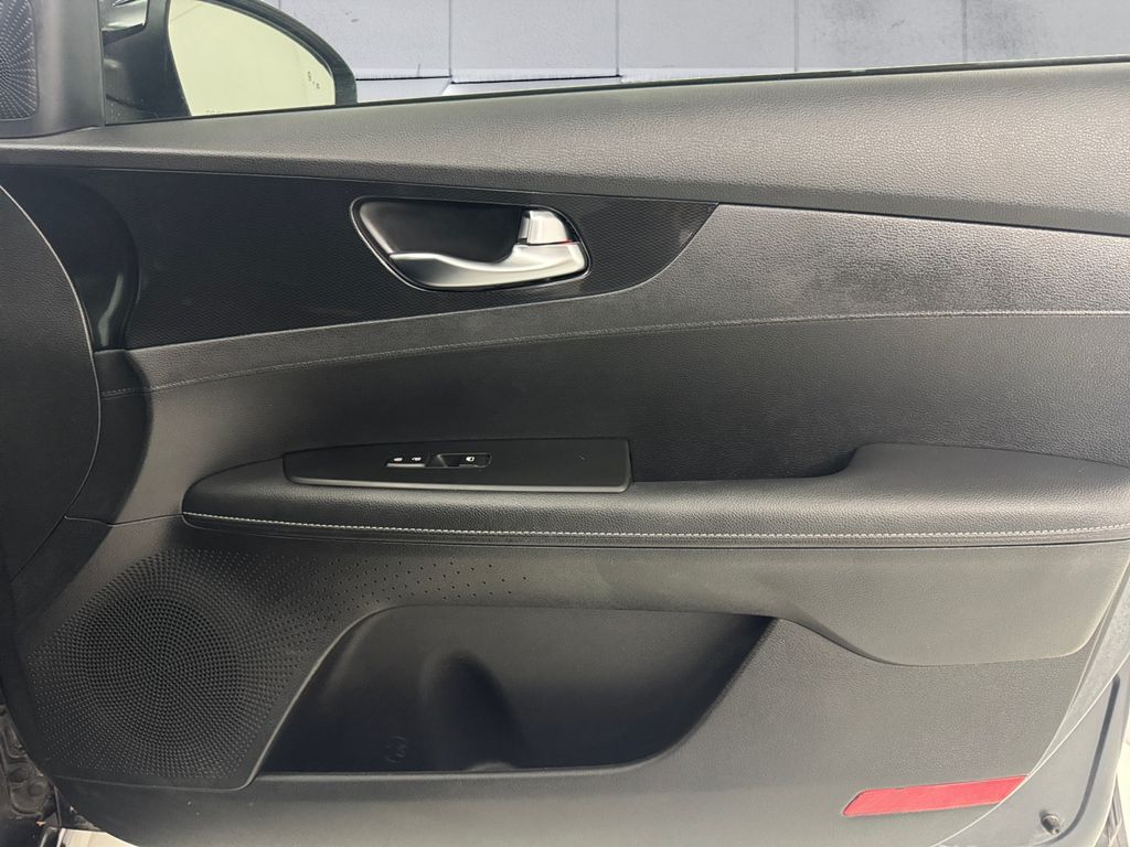 2023 Kia Forte GT-Line photo 15