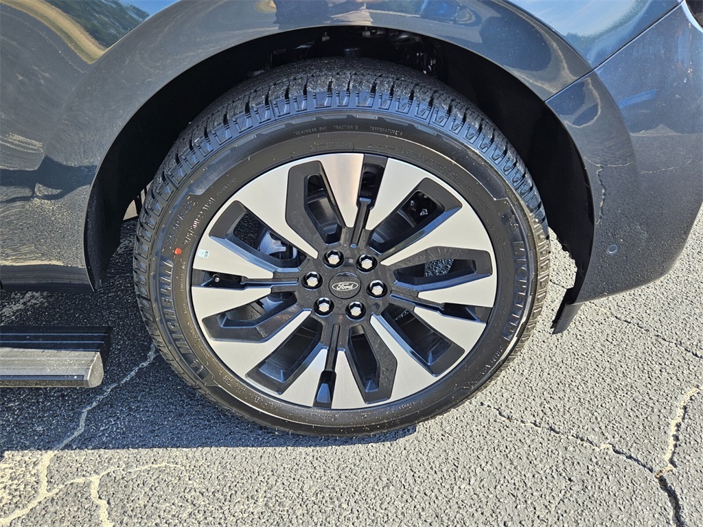 2025 Ford Expedition Platinum photo 15