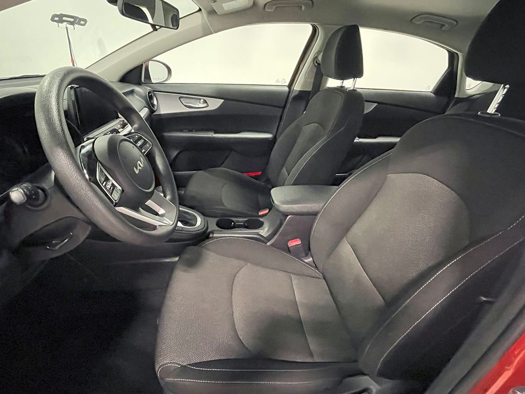 2023 Kia Forte LX photo 2