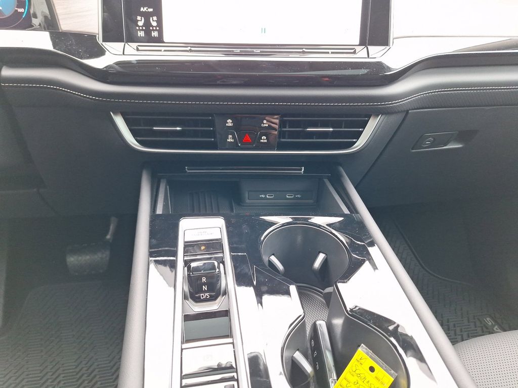 2025 Volkswagen Atlas SEL photo 10