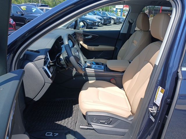 2025 Audi Q7 45 Premium Plus photo 8