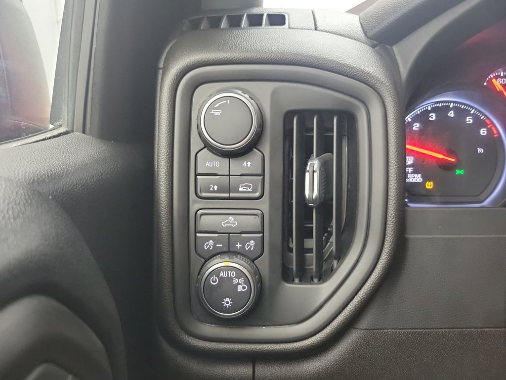 2021 Chevrolet Silverado 1500 Custom photo 27
