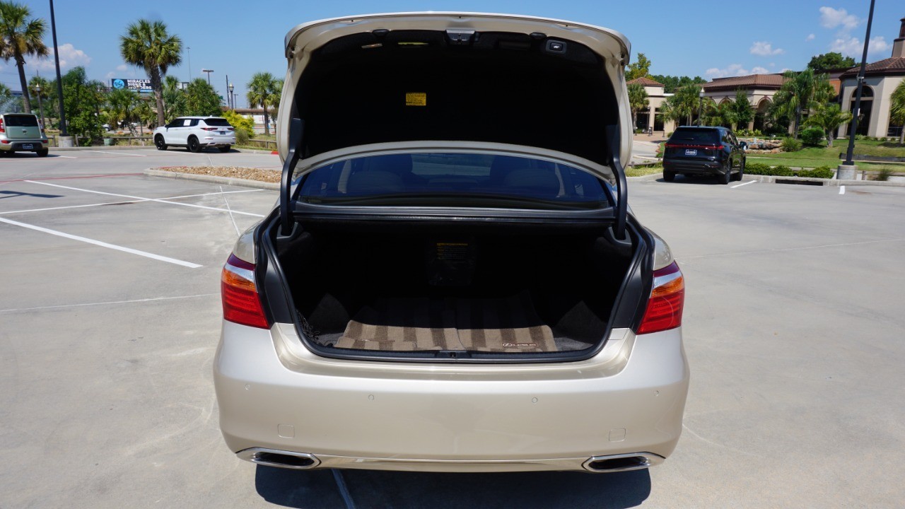 2011 Lexus LS 460 photo 35