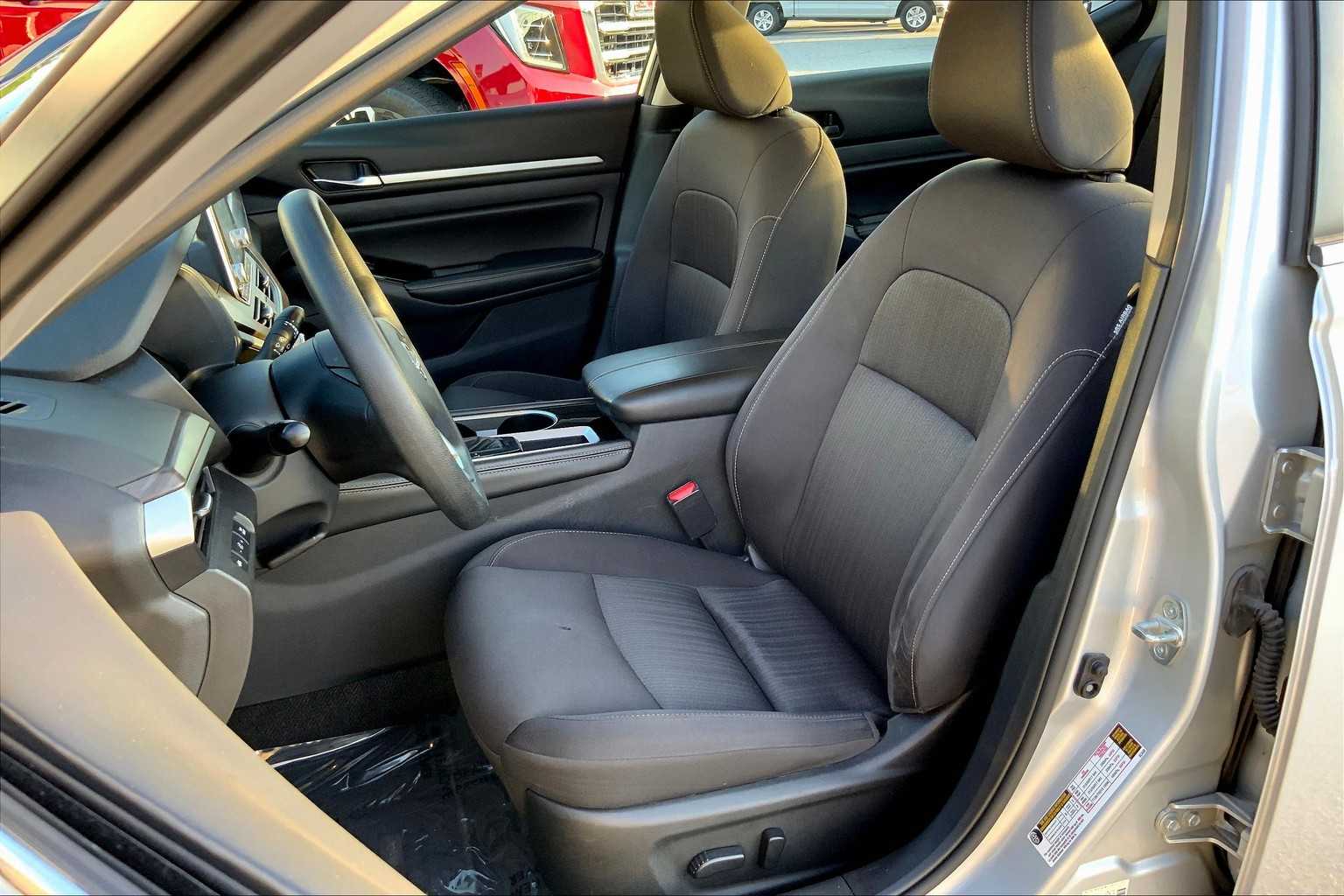 2023 Nissan Altima 2.5 SV photo 7