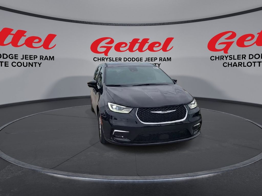 2026 Chrysler Pacifica photo 2
