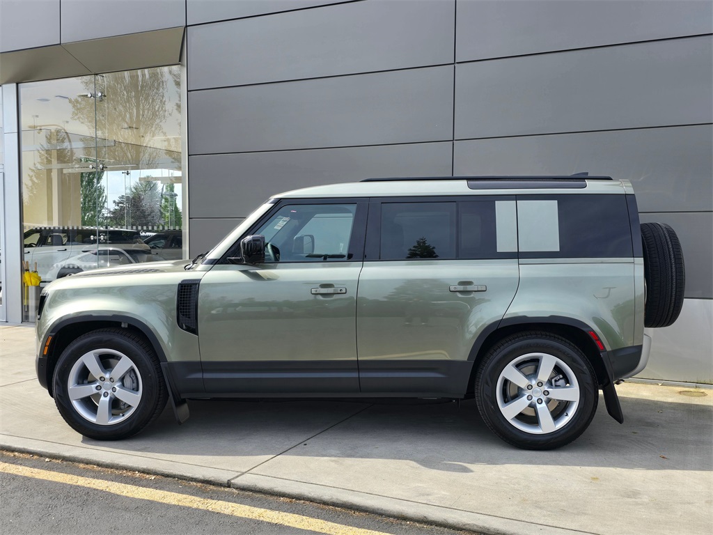 2025 Land Rover Defender 110 S photo 3