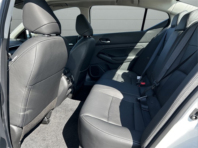 2025 Nissan Altima 2.5 SL photo 9