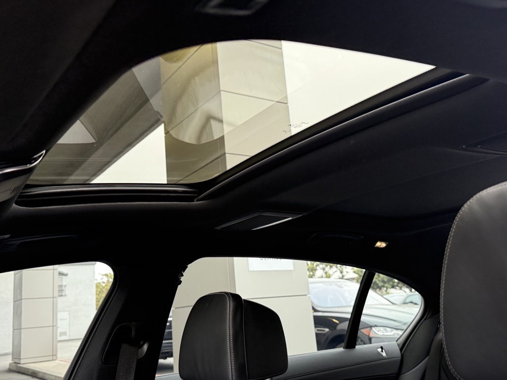 Used 2022 Black BMW 740i image 18