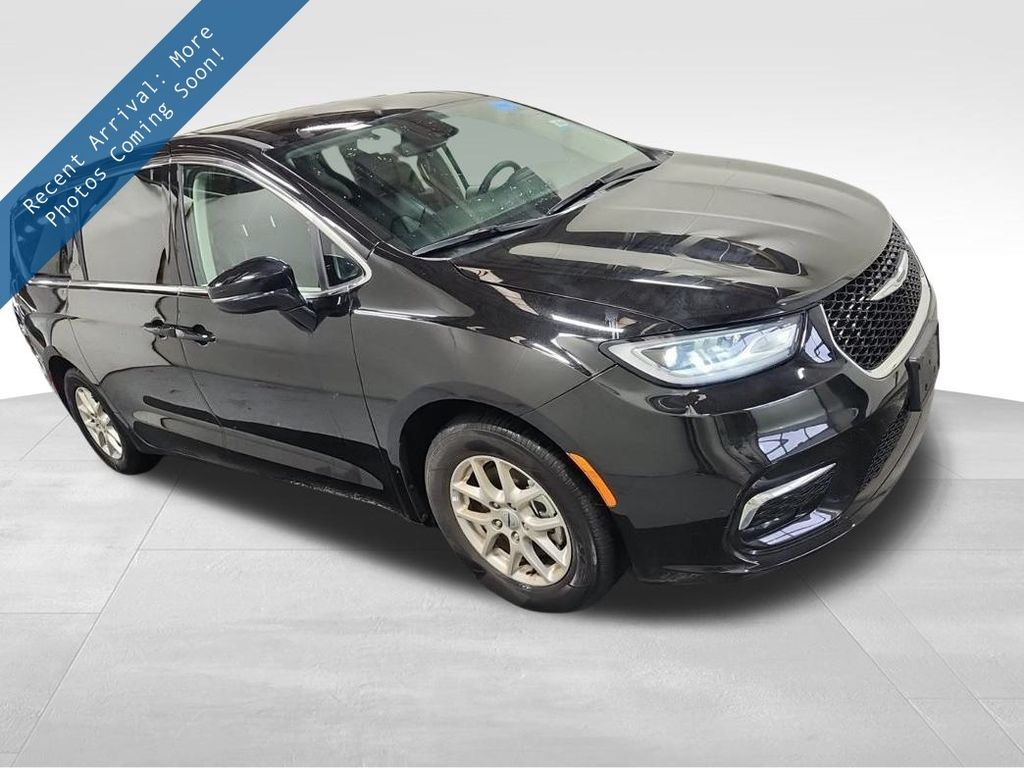 2024 Chrysler Pacifica Touring L's photo