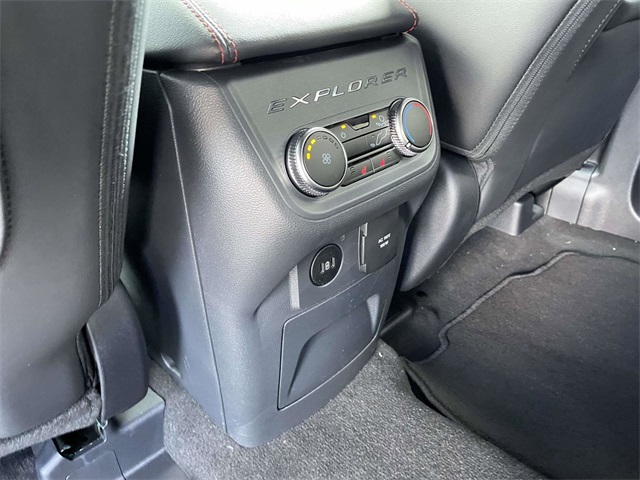 2025 Ford Explorer ST-Line photo 7