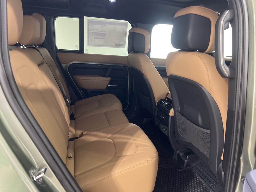 2025 Land Rover Defender 110 X-Dynamic SE photo 26