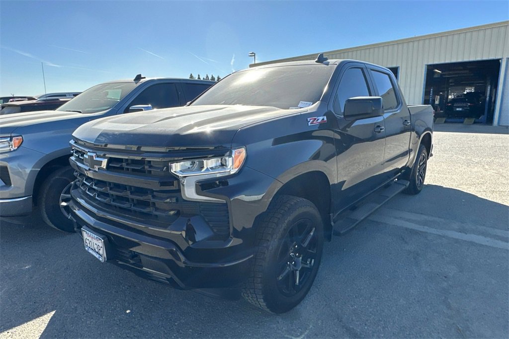 2022 Chevrolet Silverado 1500 RST photo 2