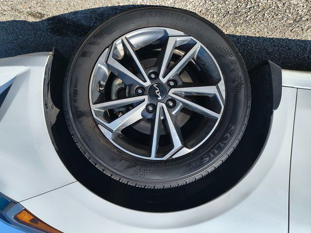 2022 Kia Forte LXS photo 25