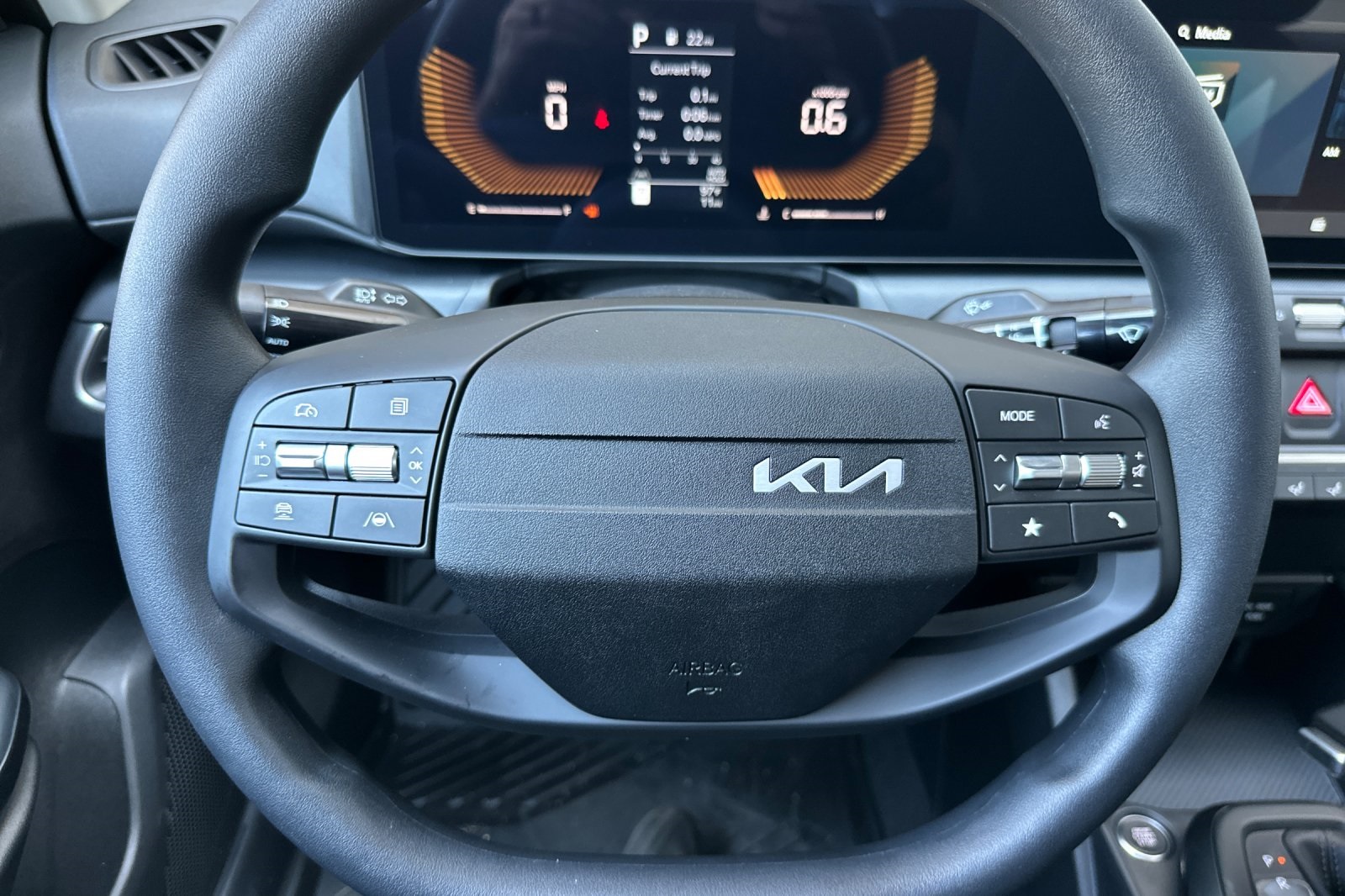 2025 Kia K4 LXS photo 18