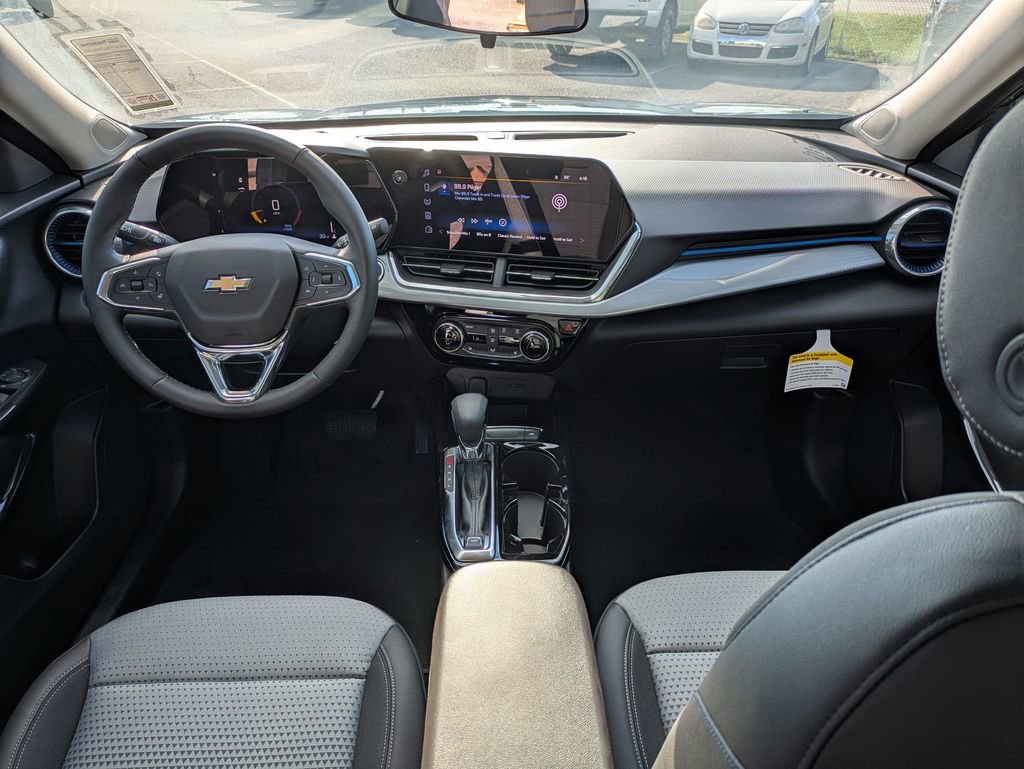 2025 Chevrolet Trax LT photo 23