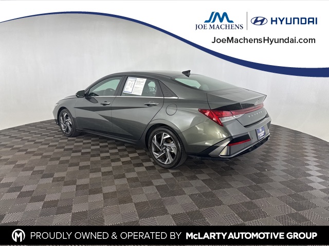 2024 Hyundai Elantra Hybrid Limited photo 5