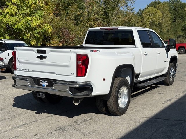 2025 Chevrolet Silverado 3500HD LT photo 4