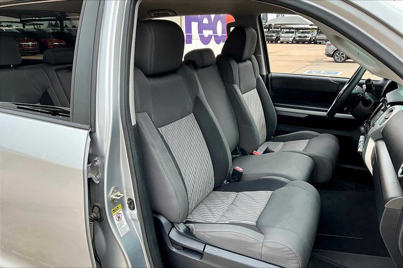 2017 Toyota Tundra SR5 photo 8