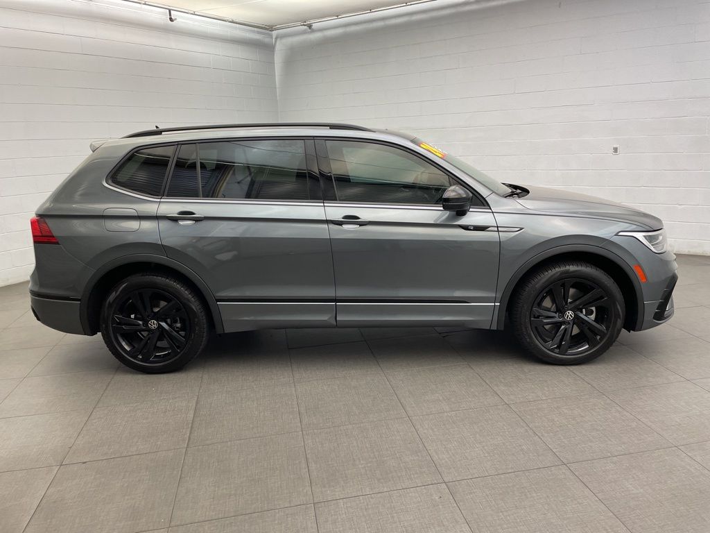 2024 Volkswagen Tiguan SE R-Line Black photo 2