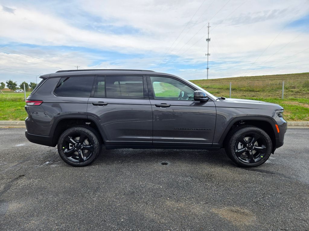 2025 Jeep Grand Cherokee Altitude X photo 2