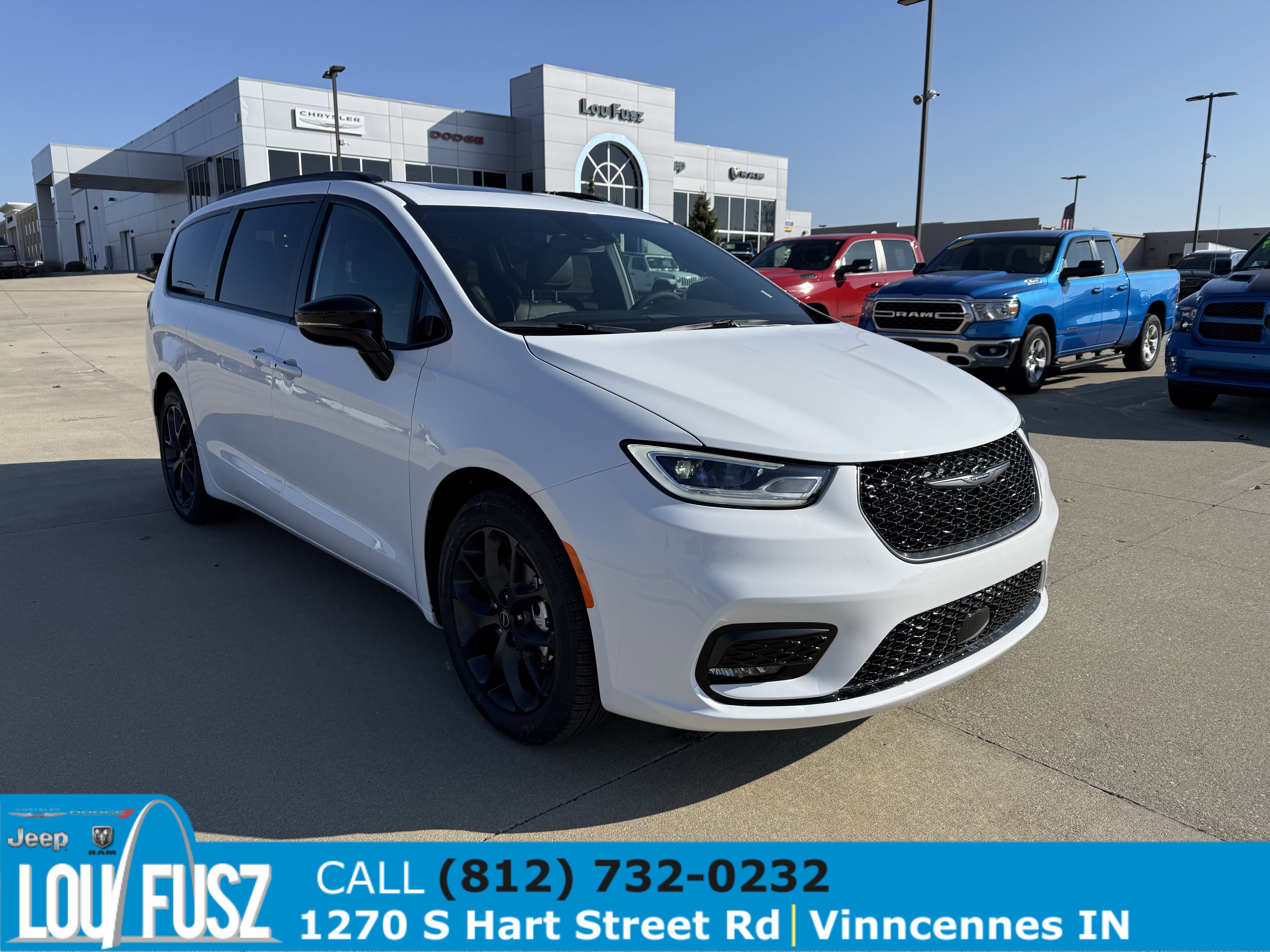 2026 Chrysler Pacifica Limited's photo