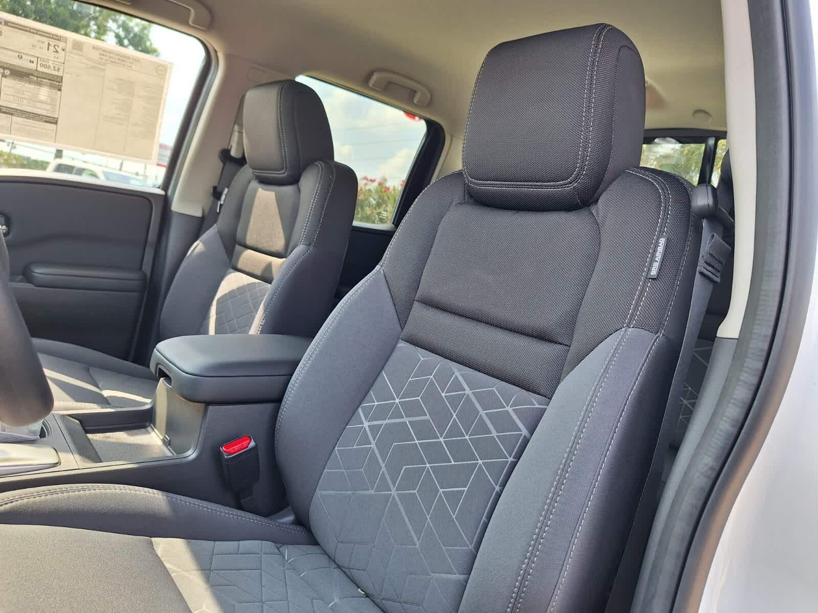 2025 Nissan Frontier Crew Cab SV photo 11