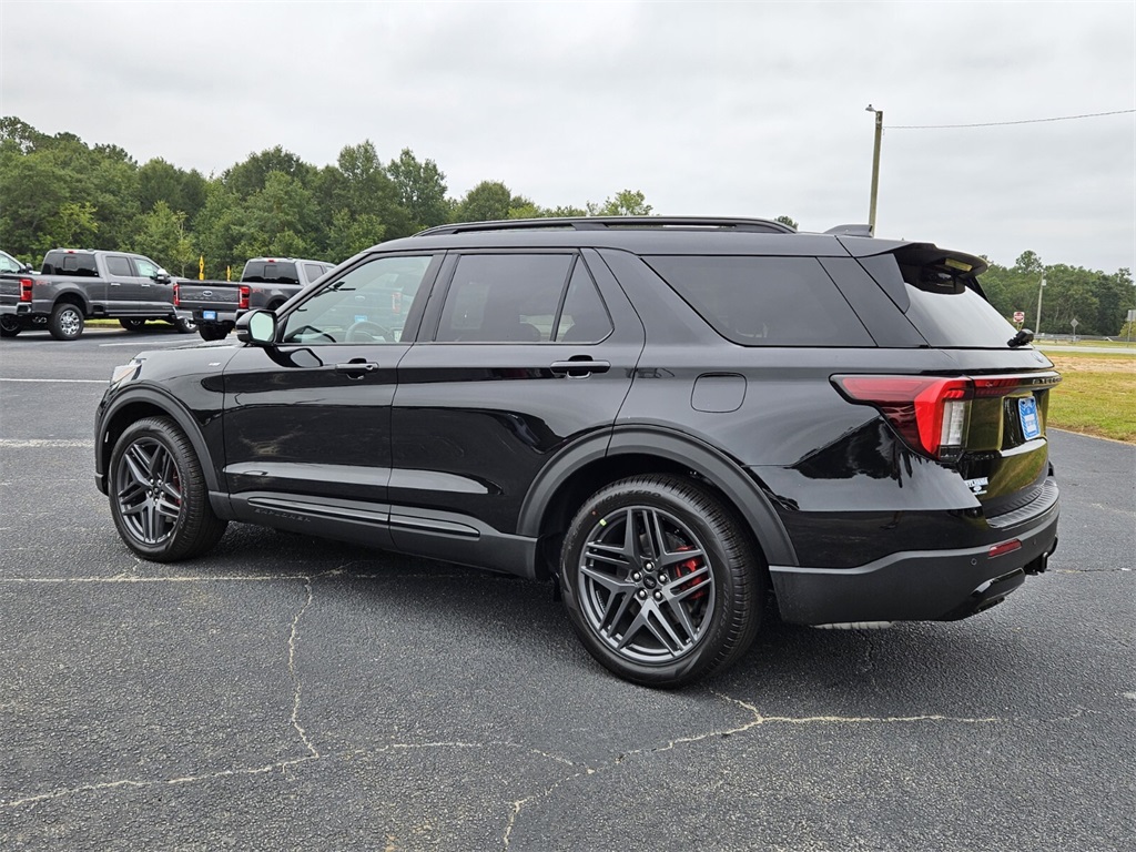 2025 Ford Explorer ST-Line photo 9