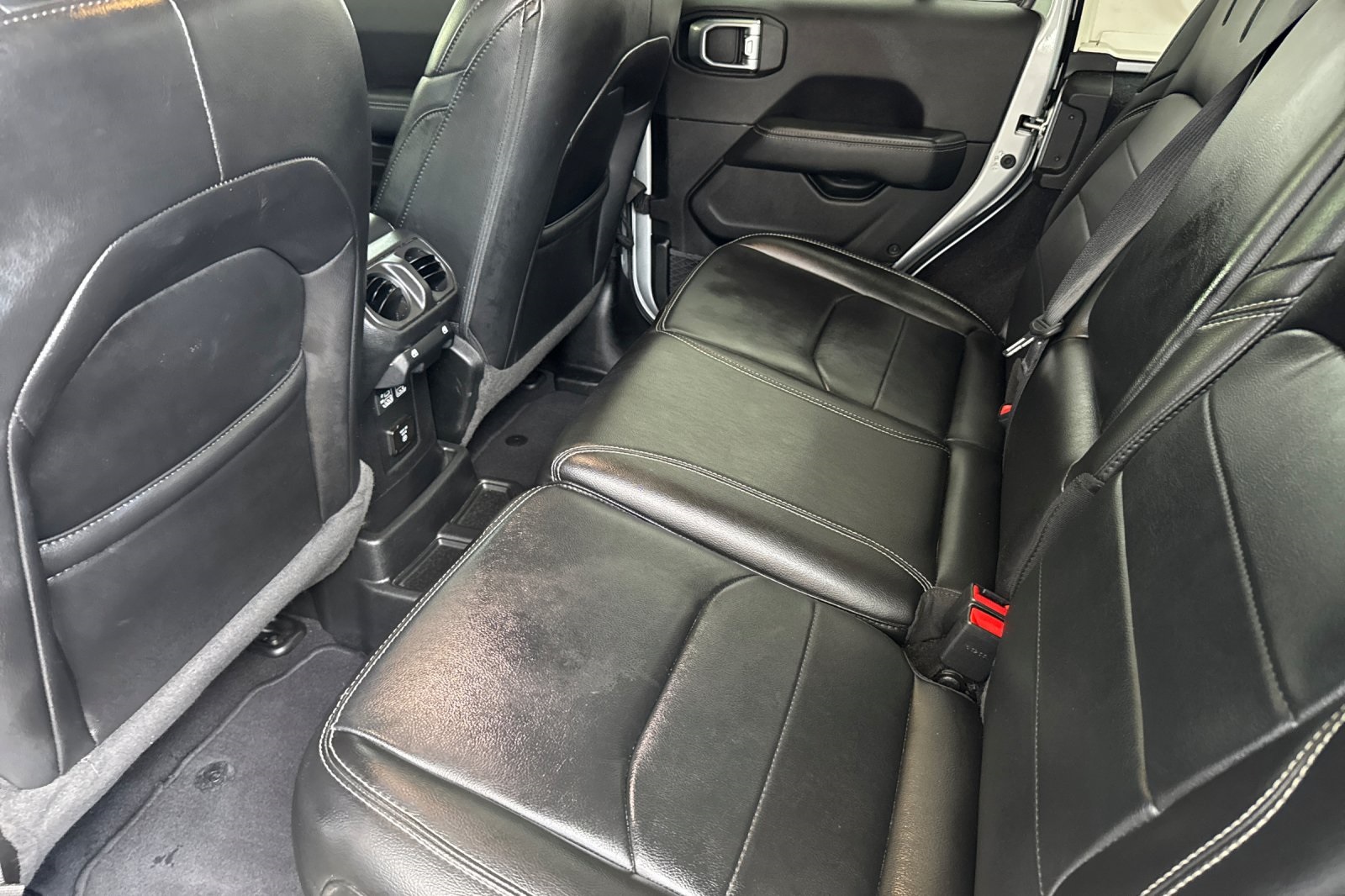 2023 Jeep Wrangler Sahara 4xe photo 13