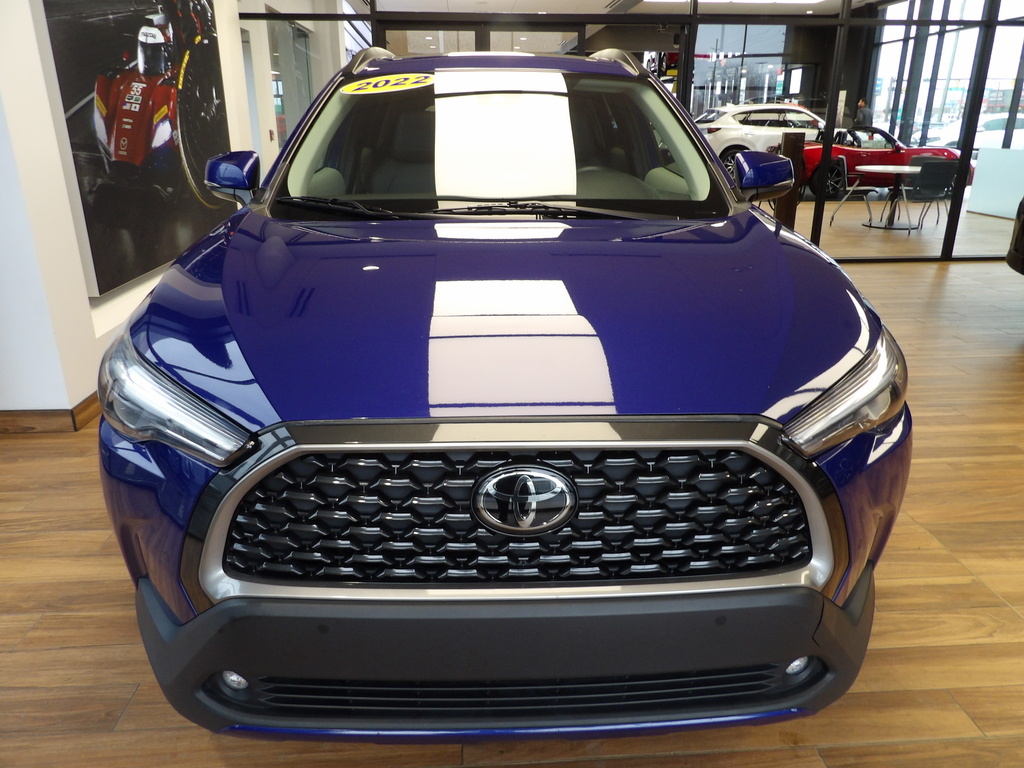 2022 Toyota Corolla Cross XLE photo 2