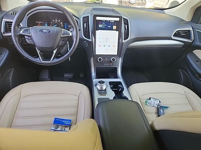 2022 Ford Edge SEL photo 4