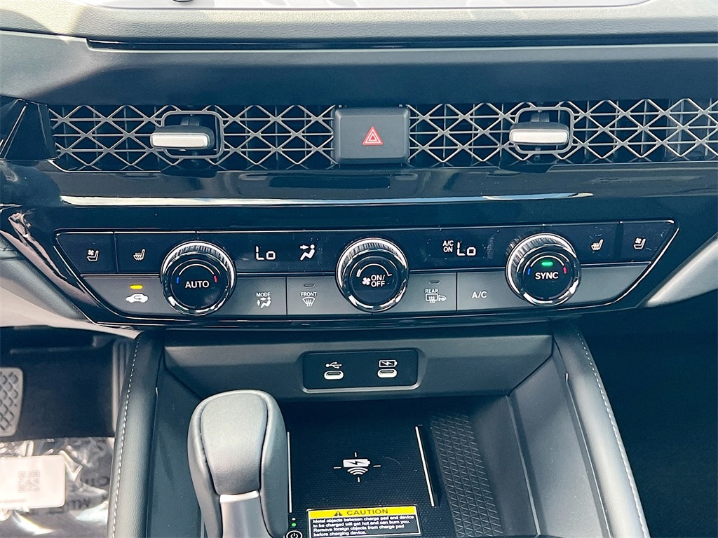 2025 Honda Accord Hybrid Touring photo 8