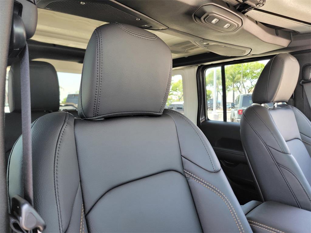 2025 Jeep Wrangler Sahara photo 12