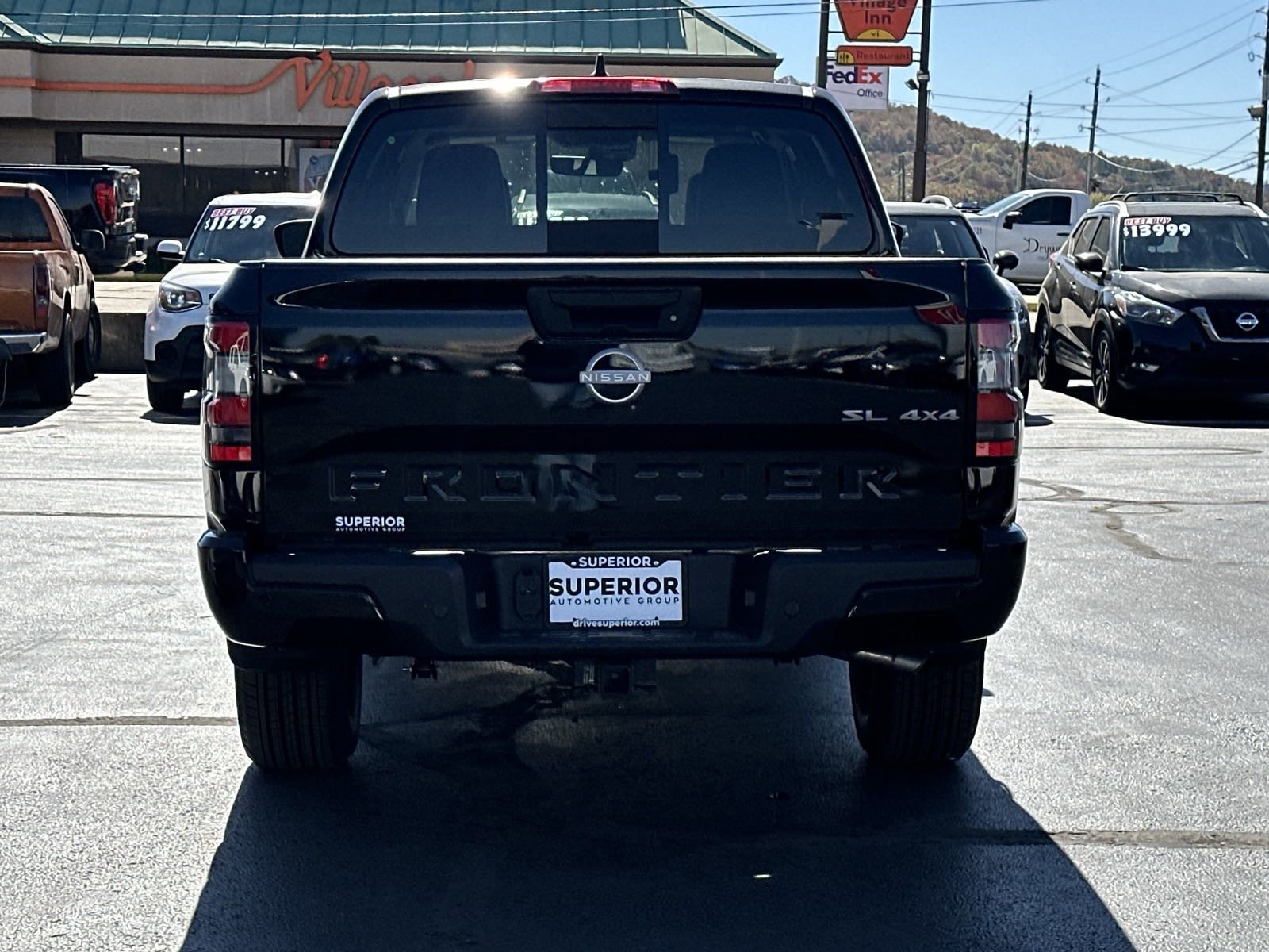 2025 Nissan Frontier Crew Cab SL photo 3