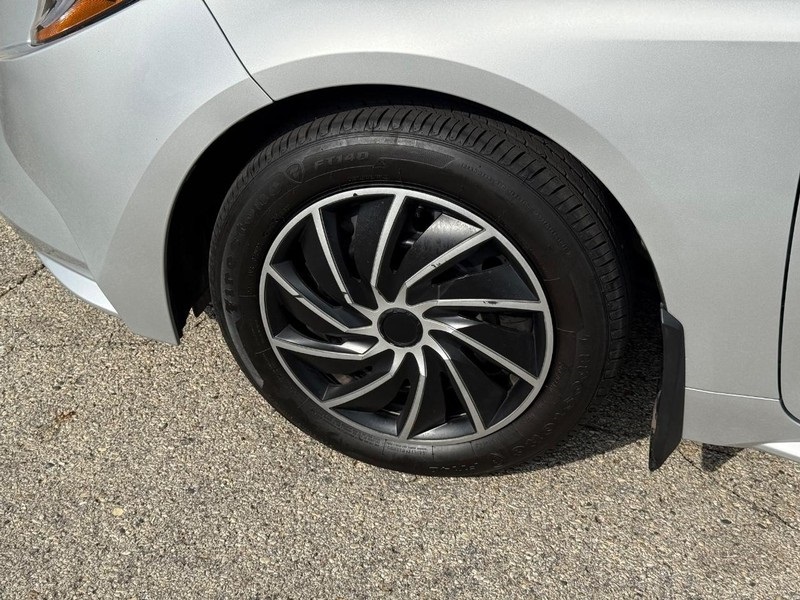 2025 Toyota Corolla LE photo 8