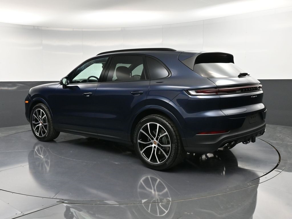 2026 Porsche Cayenne photo 2