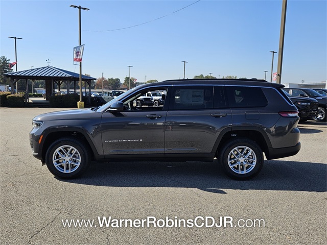 2025 Jeep Grand Cherokee Laredo Altitude photo 4