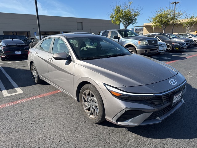 2024 Hyundai Elantra SEL photo 4