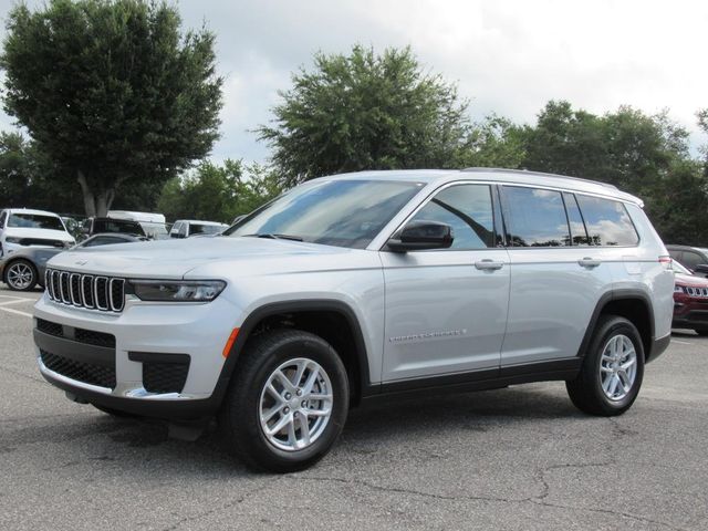 2025 Jeep Grand Cherokee Laredo photo 3