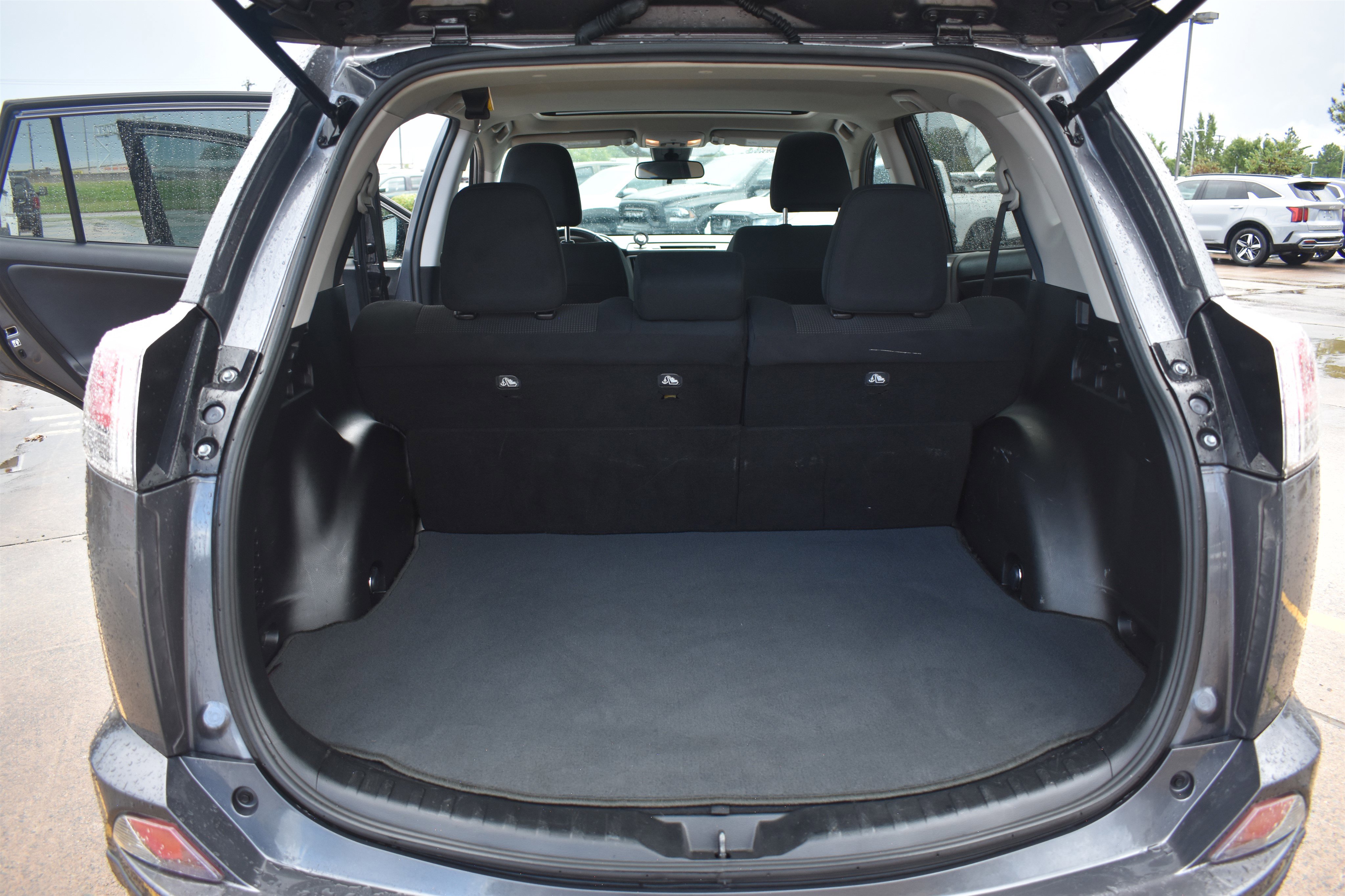 2017 Toyota RAV4 XLE photo 5
